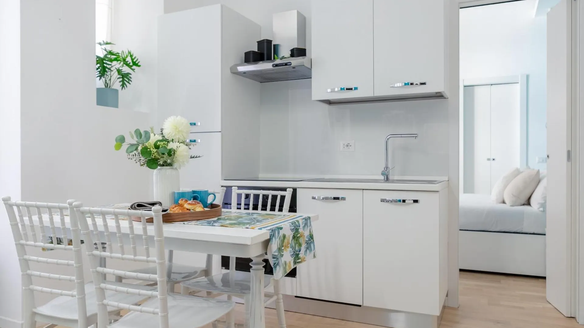 Parisi Apt Roma 0*,  Italia